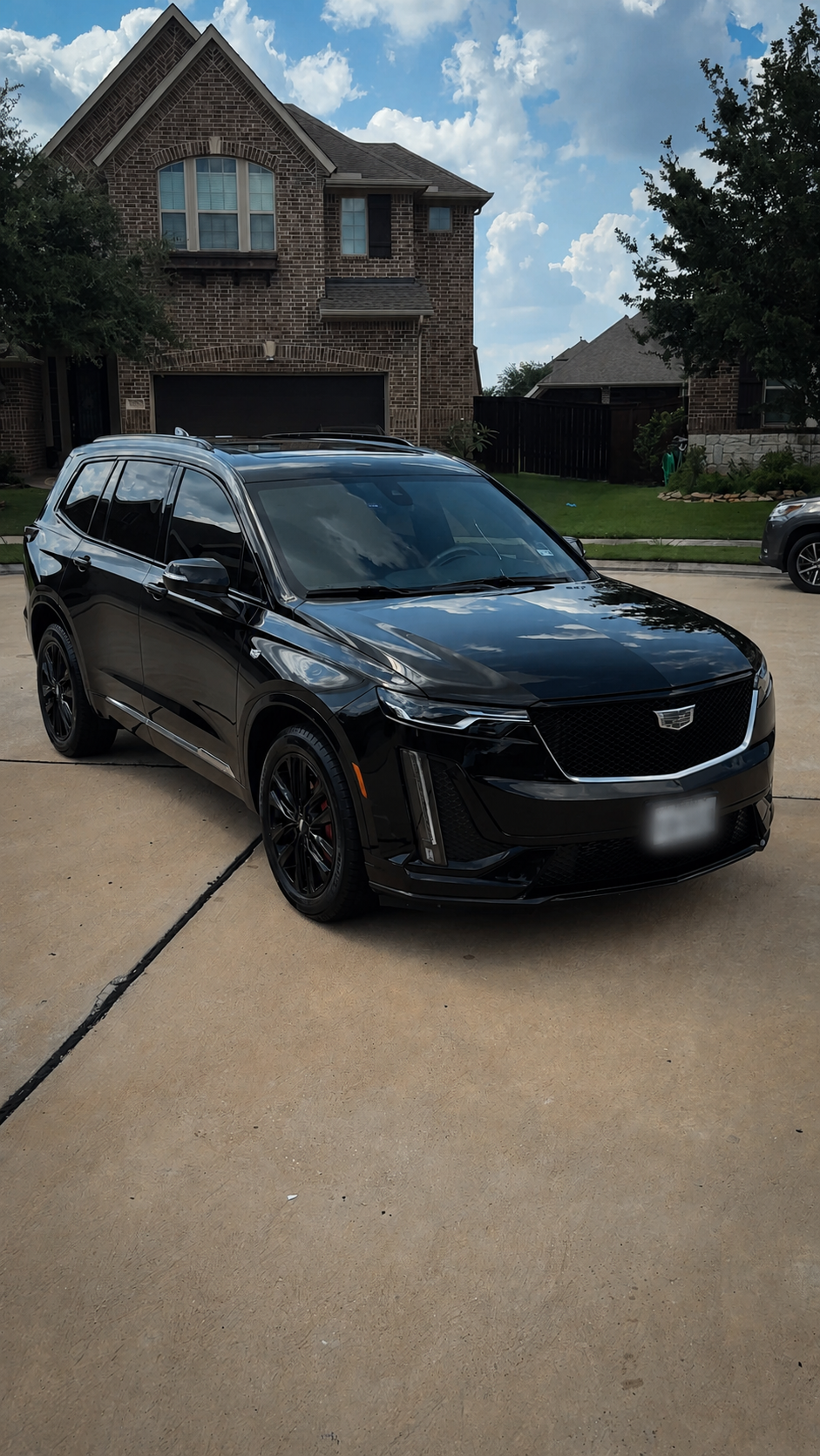 Cadillac XT6 - Front 3/4 View